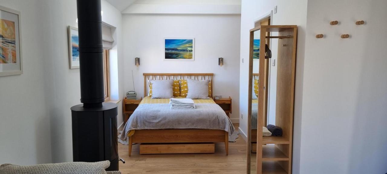 The Brookhouse. Cheerful Tiny House With Seaview. Villa Илфракомб Екстериор снимка